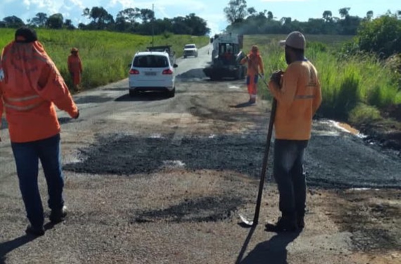 MANUTENÇÃO: DER recupera asfalto para garantir melhor trafegabilidade na RO-205