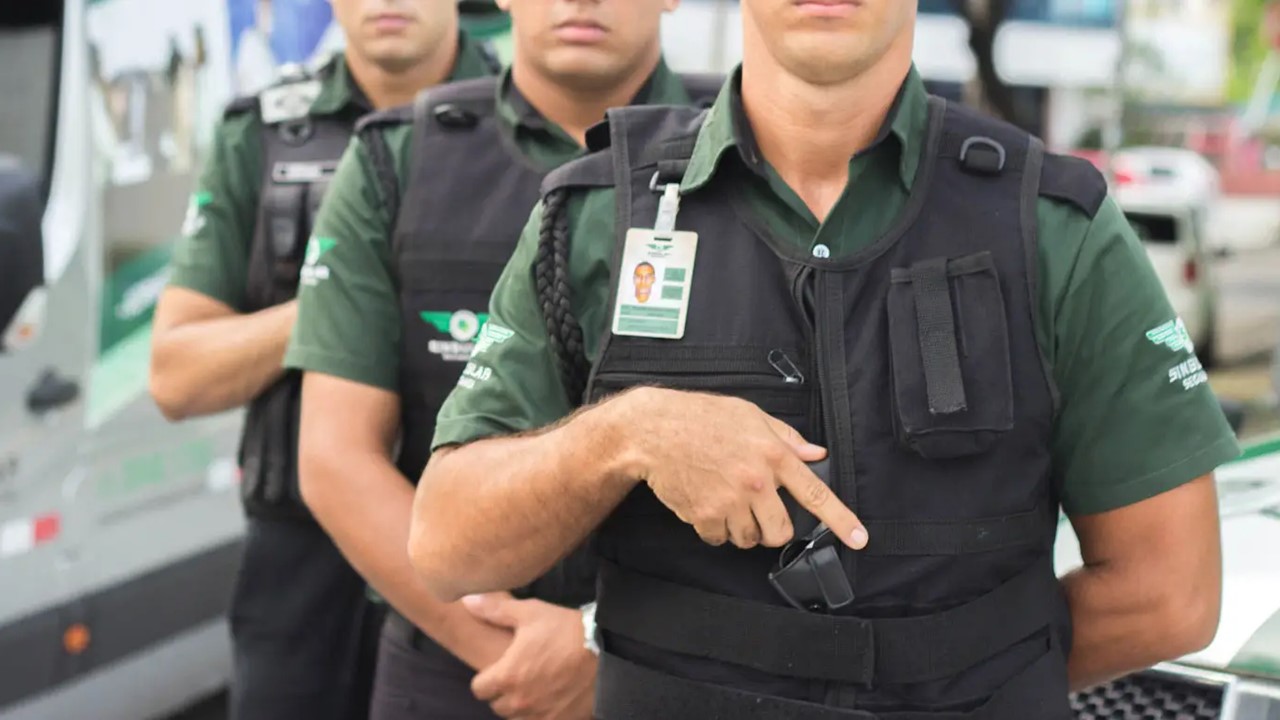 ARMADOS ATÉ OS DENTES: Câmara aprova projeto que libera armas de alto calibre para vigilantes