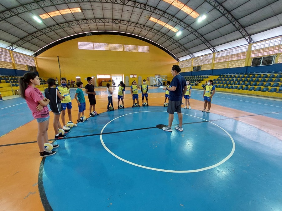 VÔLEI: Atletas do 'Talentos do Futuro' competem na Copa Amec, em Cacoal
