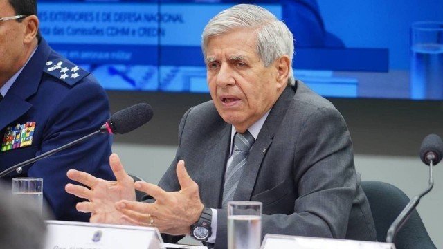 MAIS UM: Ministro Augusto Heleno faz teste e resultado é positivo para novo coronavírus