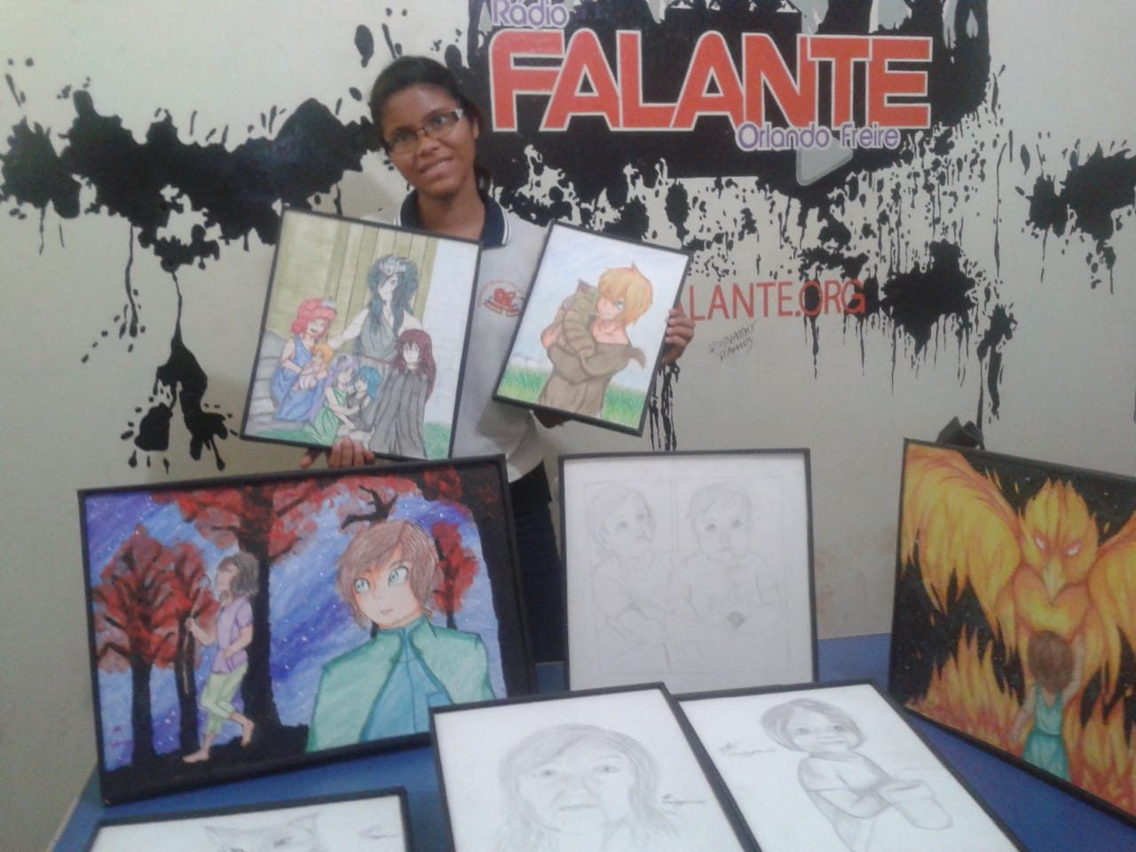 RÁDIO FALANTE: Aluna refugiada venezuelana faz exposição de pinturas na Escola Orlando Freire