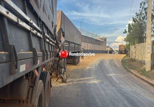 ESTRADA DA PENAL: Carga de milho fica espalhada após colisão entre carretas na frente de presídio