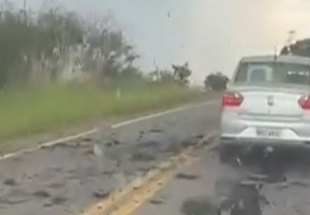 VILHENA: Raio atinge BR-364 e abre buraco no asfalto durante tempestade