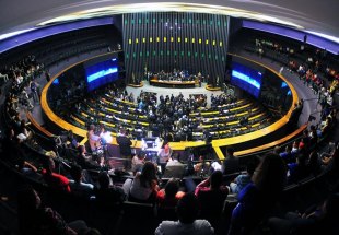 MENOS RELIGIOSOS E MILITARES: Perfil dos deputados eleitos muda com avanço de empresários e médicos