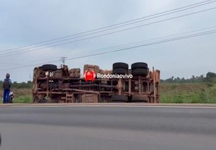 VÍDEO: Caçamba tomba na BR-364 após desviar de veículo no 'Retorno do Índio'