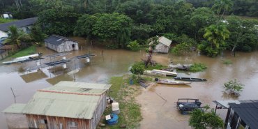 DESABRIGADOS: Rio Jacy-Paraná invade casas de aldeia indígena dos Karipunas