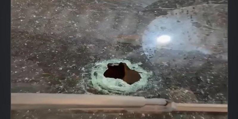 ATAQUE A TIROS: Carro de filho de vereador é atingido por sete disparos