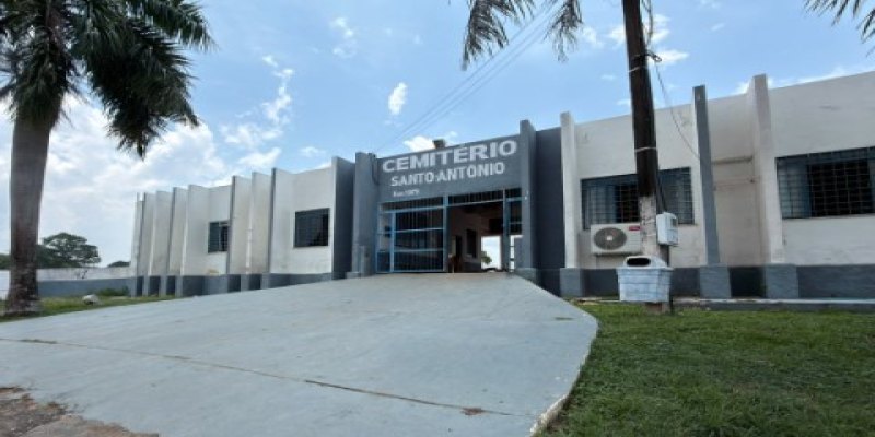 CIDADE LIMPA: Equipes reforçam limpeza no Cemitério Santo Antônio nesta segunda-feira