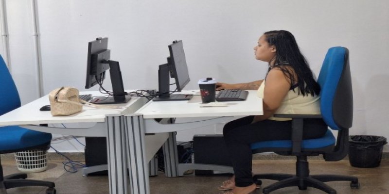 CNH: Primeira candidata PCD em prova teórica online é aprovada em RO