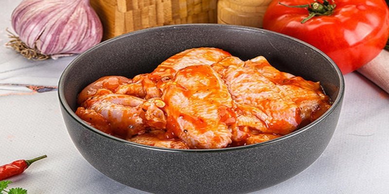 ADEUS FRANGO SECO: Truque da marinada rápida que deixa a carne suculenta até na frigideira 